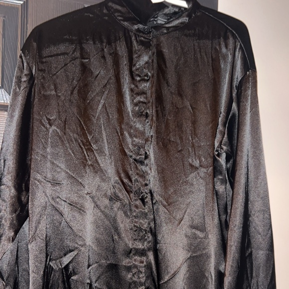 Elegant Black Satin Blouse - Picture 1 of 1